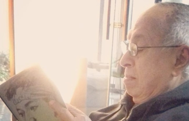 Nono Anwar Makarim tengah membaca buku. [Instagram]